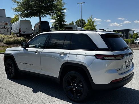 Used 2024 Jeep Grand Cherokee Limited w/ Luxury Tech Group II AWD/4WD image 6