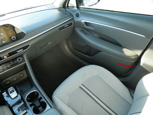 Used 2022 Hyundai Sonata SE w/ Preferred Accessory Package image 11