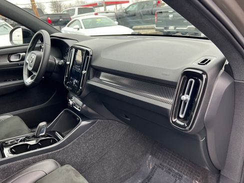 Used 2022 Volvo XC40 T5 R-Design w/ Advanced Package image 30
