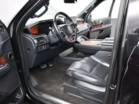 Used 2022 Lincoln Navigator Reserve AWD/4WD image 9