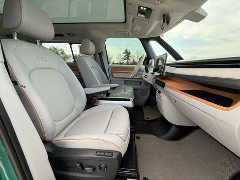 Used 2025 Volkswagen ID. Buzz 1st Edition image 32