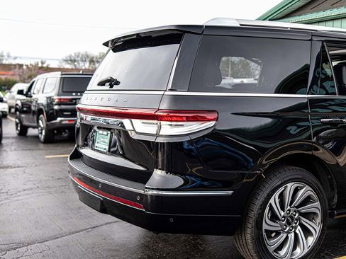 Used 2023 Lincoln Navigator Reserve AWD/4WD image 13