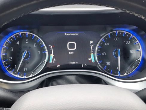 Used 2019 Chrysler Pacifica Touring-L Plus w/ S Appearance Package FWD image 14