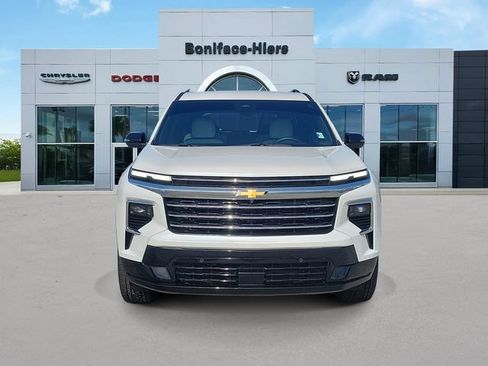 Used 2025 Chevrolet Traverse High Country FWD image 2