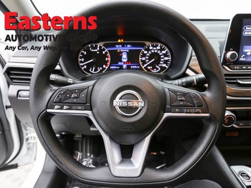 Used 2025 Nissan Altima 2.5 SV FWD image 10