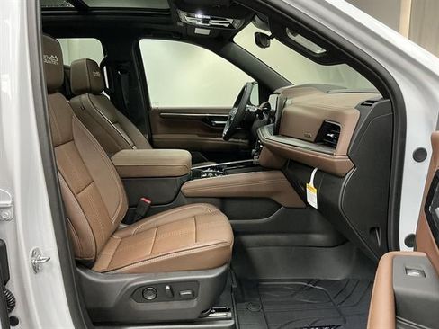 New 2026 Chevrolet Suburban High Country AWD/4WD image 42