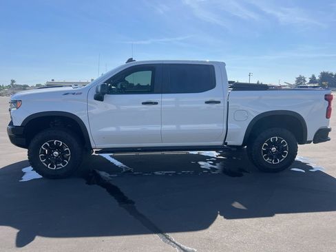 Used 2023 Chevrolet Silverado 1500 ZR2 w/ Technology Package image 9