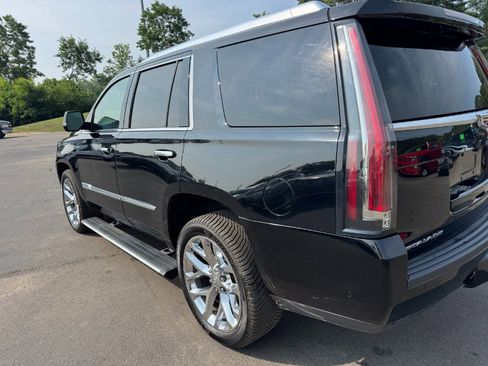 Used 2018 Cadillac Escalade Platinum AWD/4WD image 10