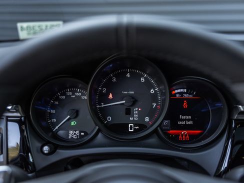 Certified 2026 Porsche Macan AWD/4WD image 24