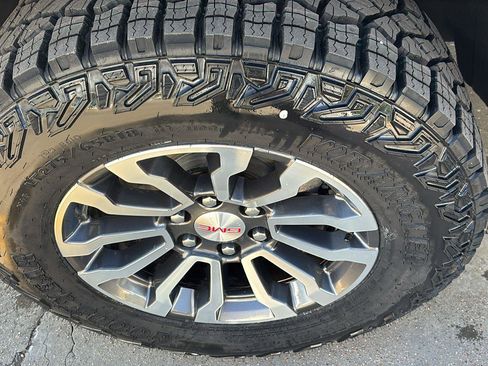 Certified 2022 GMC Sierra 1500 AT4 w/ AT4 Premium Package image 14