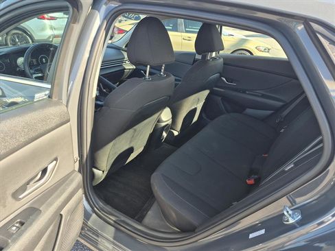 Used 2025 Hyundai Elantra SEL image 14