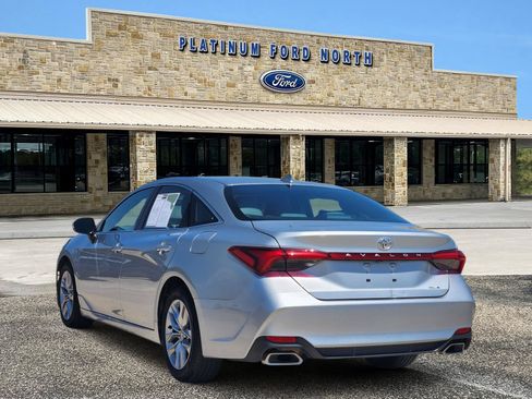 Used 2022 Toyota Avalon XLE FWD image 4