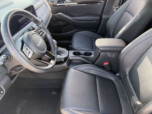 Certified 2025 Kia Seltos EX w/ EX Sunroof Package FWD image 18