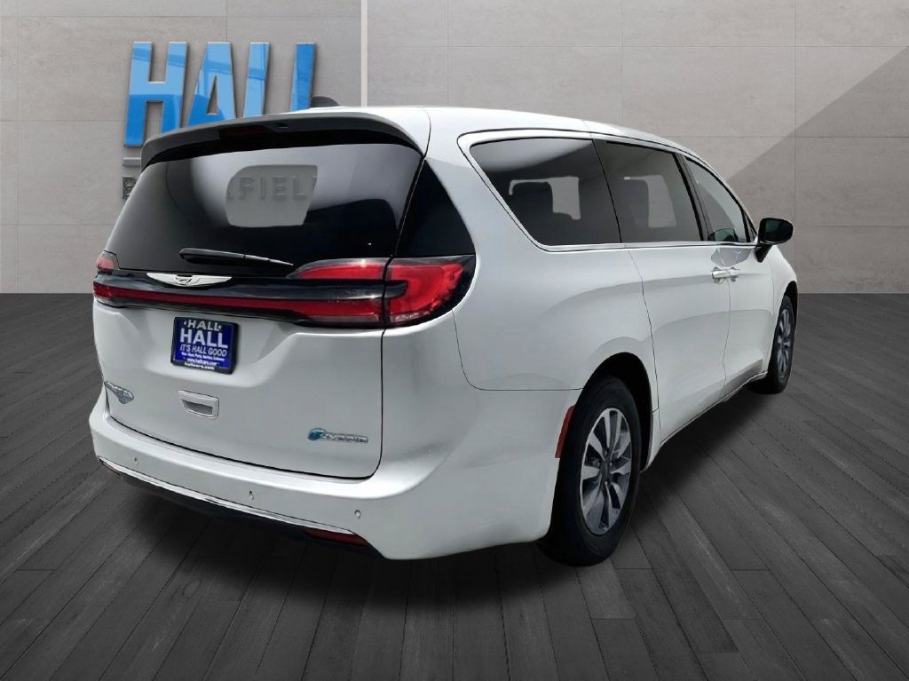 Used 2023 Chrysler Pacifica Touring-L FWD image 5