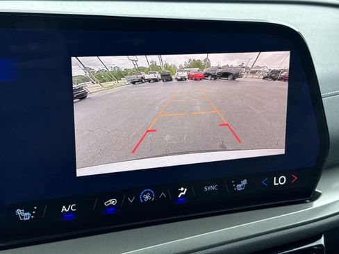 Used 2026 Chevrolet Traverse LT FWD image 28