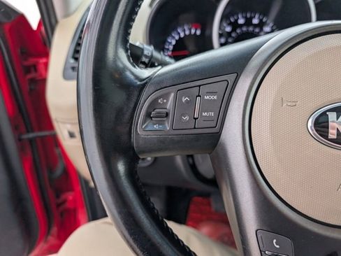 Used 2013 Kia Soul ! w/ Premium Pkg image 13