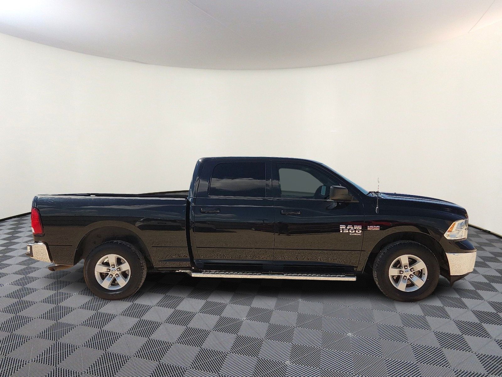 Used 2021 RAM 1500 Classic SLT AWD/4WD image 5