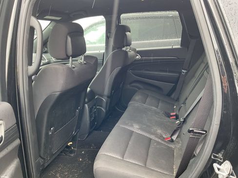Used 2019 Jeep Grand Cherokee Laredo AWD/4WD image 9