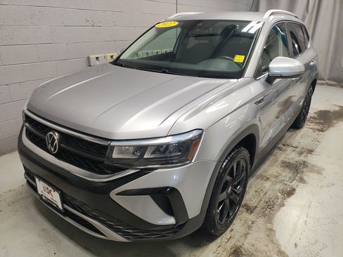 Used 2022 Volkswagen Taos SE image 18