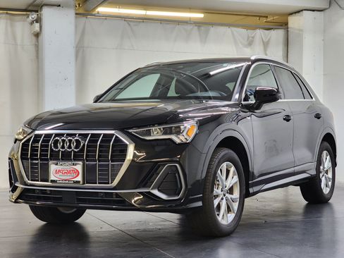 Used 2023 Audi Q3 2.0T Premium Plus w/ Premium Plus Package AWD/4WD image 11