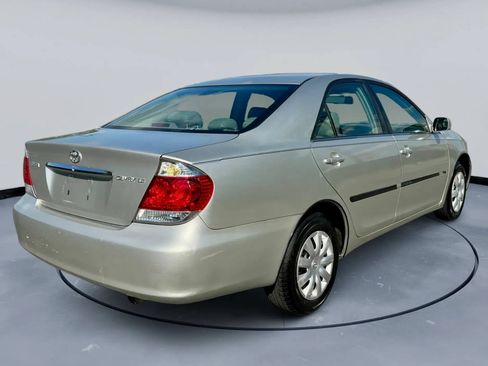 Used 2005 Toyota Camry LE FWD image 8