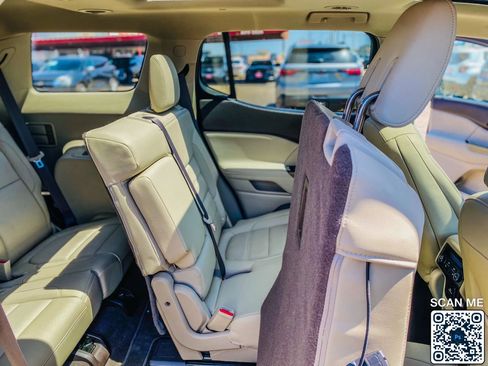 Used 2017 GMC Acadia Denali w/ Technology Package image 32