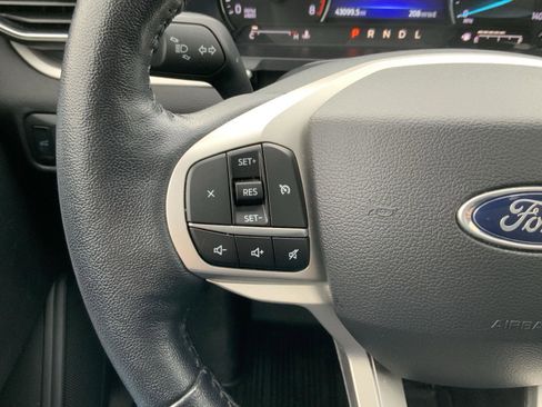 Used 2022 Ford Explorer XLT w/ Equipment Group 202A AWD/4WD image 30