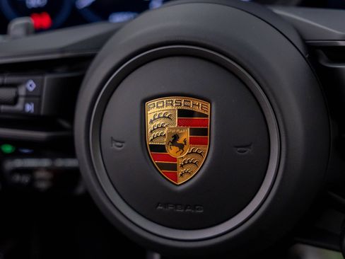 Certified 2023 Porsche 911 Carrera 4S AWD/4WD image 33