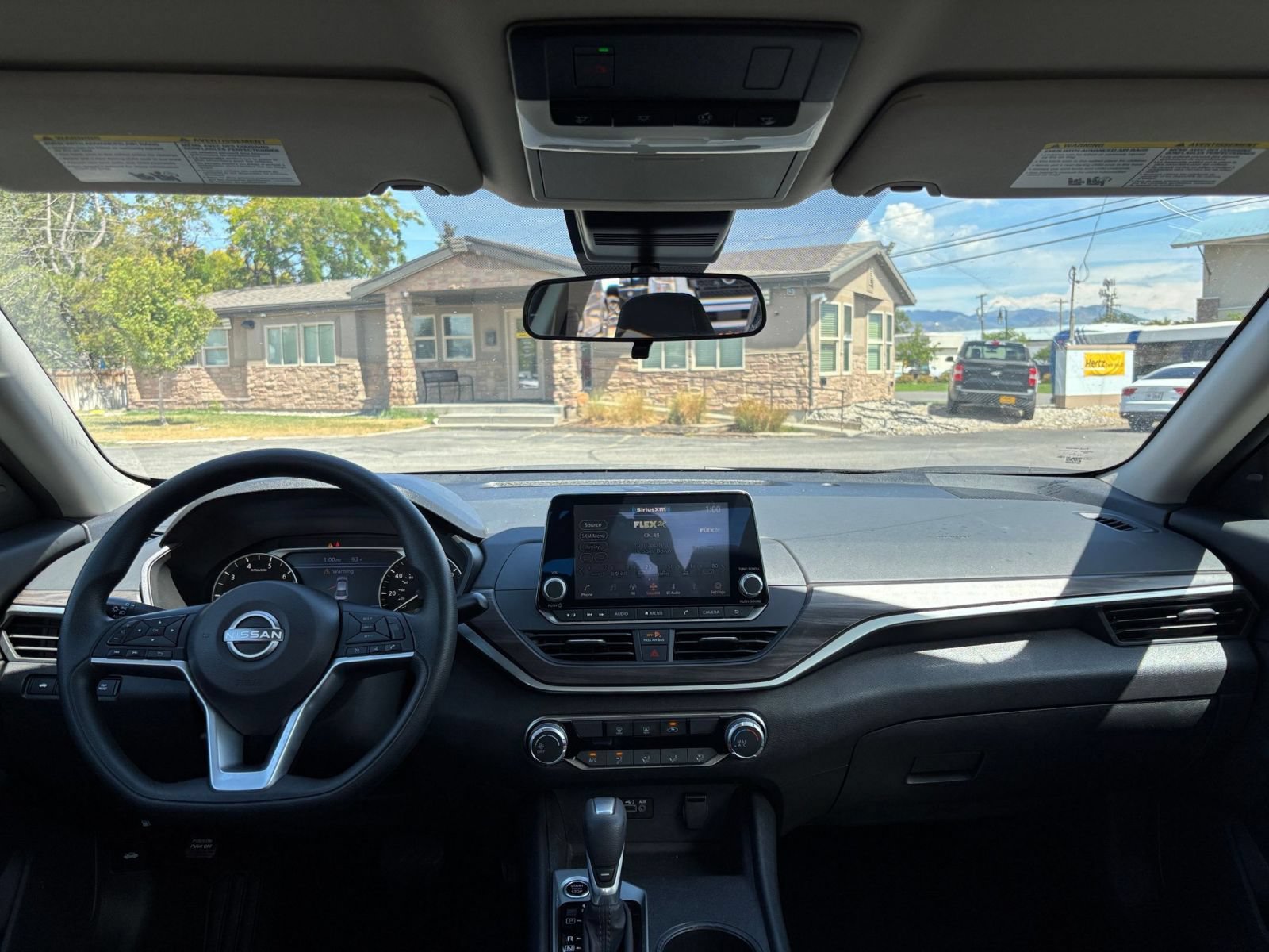 Used 2025 Nissan Altima 2.5 SV FWD image 33