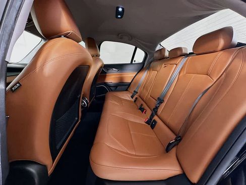 Used 2018 Alfa Romeo Giulia image 14