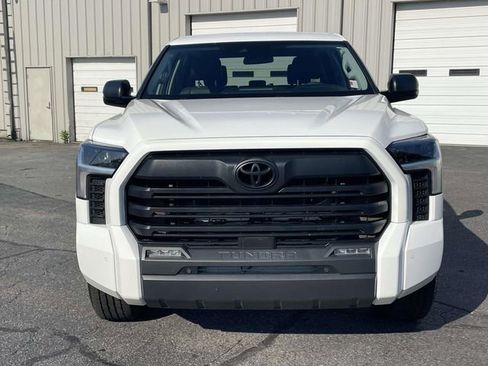 Used 2023 Toyota Tundra SR5 w/ SR5 Convenience Package AWD/4WD image 4