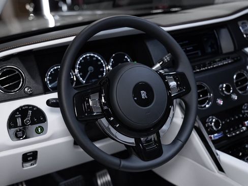 Used 2023 Rolls-Royce Cullinan w/ Cullinan Package image 33