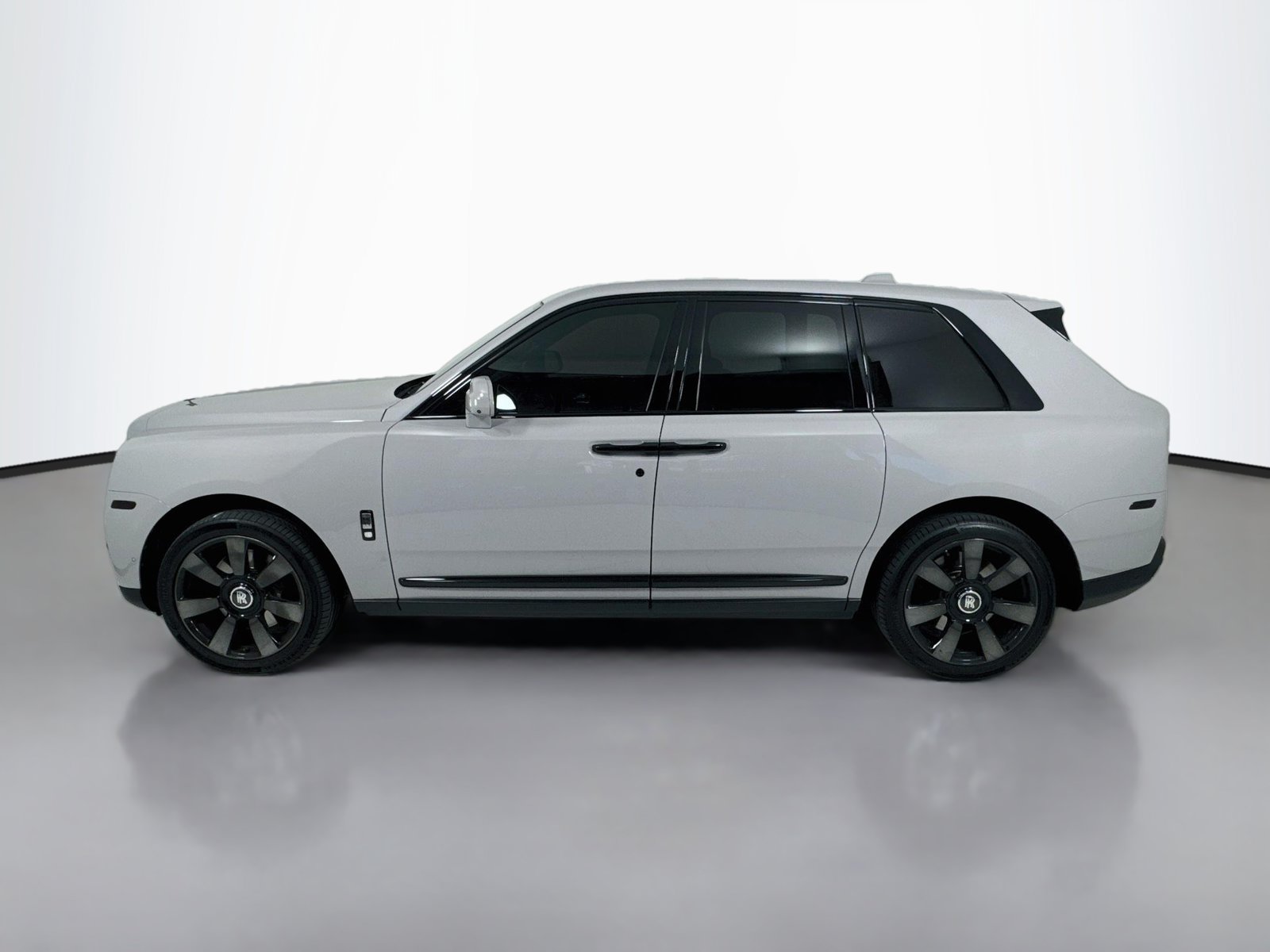 Certified 2021 Rolls-Royce Cullinan AWD/4WD image 3