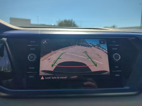 Used 2022 Volkswagen Taos SE image 19