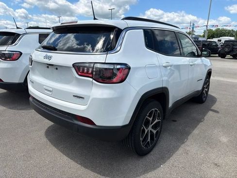 Used 2024 Jeep Compass Latitude AWD/4WD image 4