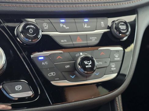 New 2026 Chrysler Pacifica Pinnacle w/ Trailer Tow Group image 34