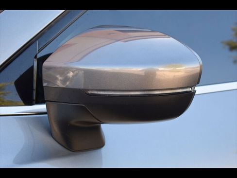 Used 2022 Nissan Pathfinder SV image 51