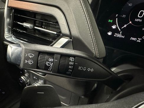 Used 2025 GMC Yukon XL Denali w/ Sun & Power Step Package image 22