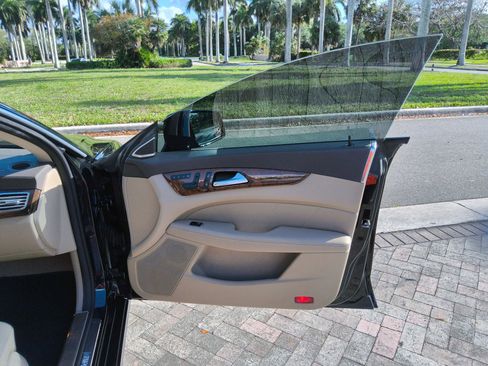 Used 2013 Mercedes-Benz CLS 550 4MATIC image 35