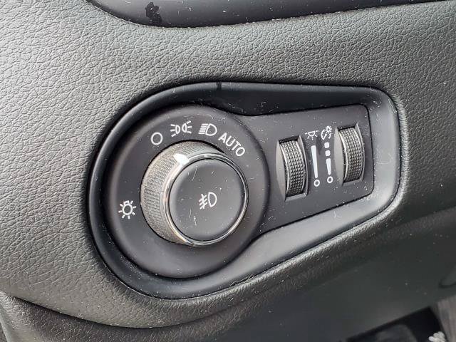 Certified 2023 Jeep Renegade Limited AWD/4WD image 8