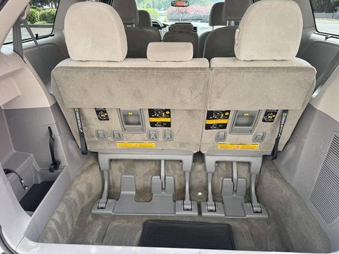 Used 2013 Toyota Sienna LE w/ Towing Pkg FWD image 24