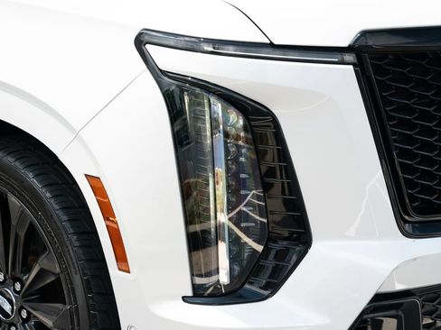 Used 2025 Cadillac Escalade V AWD/4WD image 8