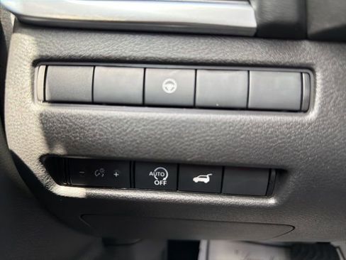 Used 2025 Nissan Rogue SV w/ SV Premium Package image 22