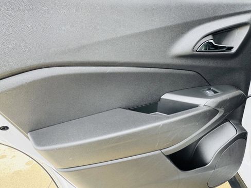 Used 2025 Chevrolet Trax LT w/ LT Convenience Package image 23