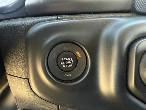 Used 2023 Jeep Gladiator Sport AWD/4WD image 24