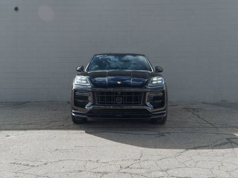 Certified 2024 Porsche Cayenne Turbo GT AWD/4WD image 10