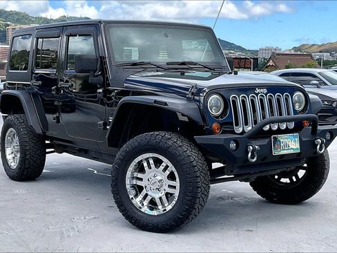 Used 2013 Jeep Wrangler Unlimited Sahara w/ Connectivity Group AWD/4WD image 21