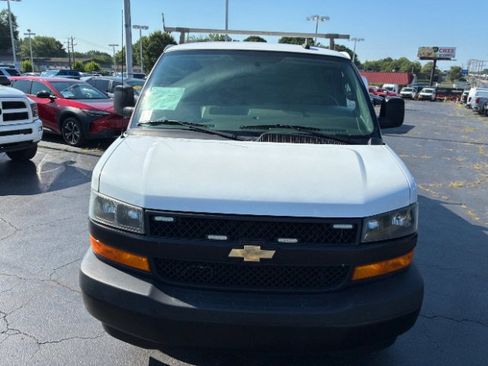 Used 2021 Chevrolet Express 3500 w/ Driver Convenience Package RWD image 4