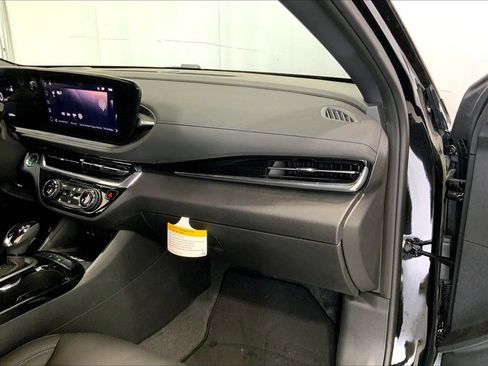 Used 2025 Buick Envista Sport Touring w/ Convenience I Package FWD image 16