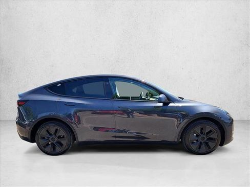 Used 2025 Tesla Model Y Long Range AWD/4WD image 4